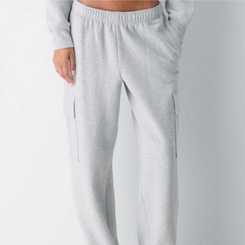 Aritzia Cozy Sweatfleece Mega Cargo Sweatpants